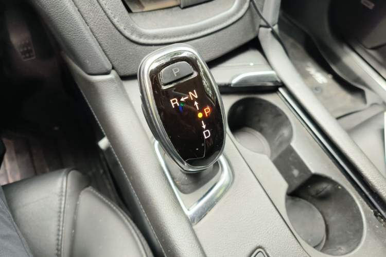 Used Cadillac XT5 2018 25T Luxury Model Gear Lever