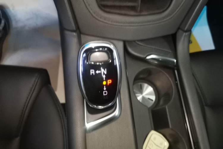 Used Cadillac XT5 2018 28E Four-Wheel Drive Tech Version Gear Lever