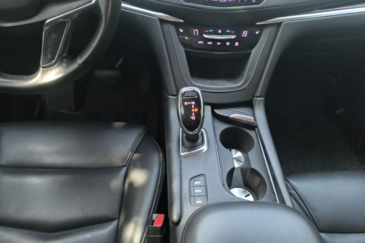 Used Cadillac XT5 2018 28T Four-Wheel Drive Luxury Model Gear Lever