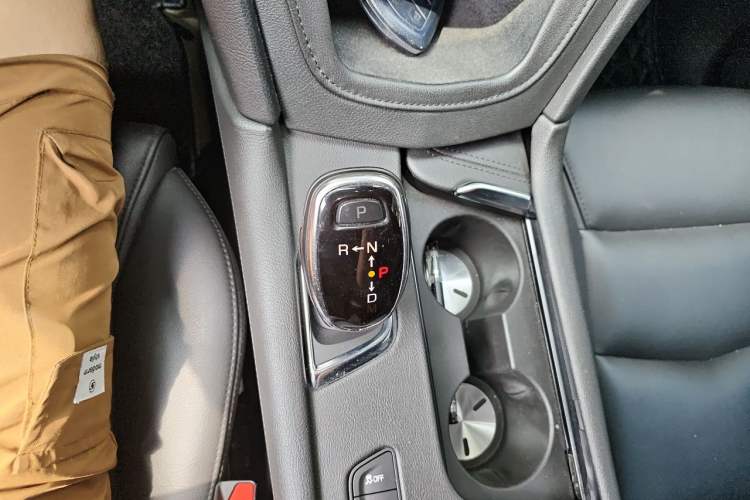 Used Cadillac XT5 2018 28E Four-Wheel Drive Tech Version Gear Lever