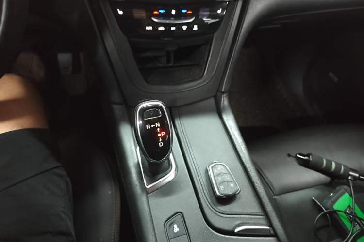Used Cadillac XT5 2018 25T Luxury Model Gear Lever