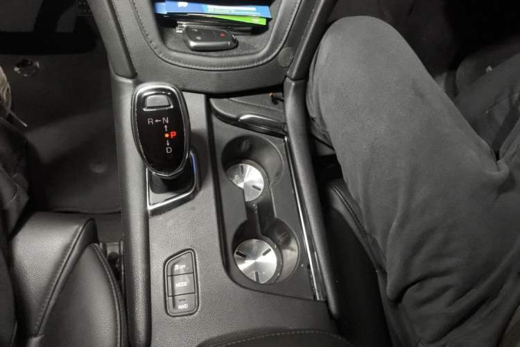 Used Cadillac XT5 2018 28E Four-Wheel Drive Tech Version Gear Lever
