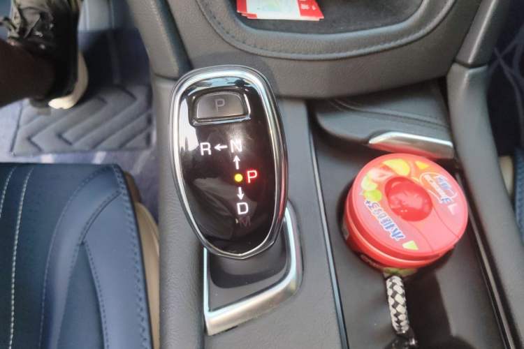 Used Cadillac XT5 2018 28E 4x4 Platinum Edition Gear Lever