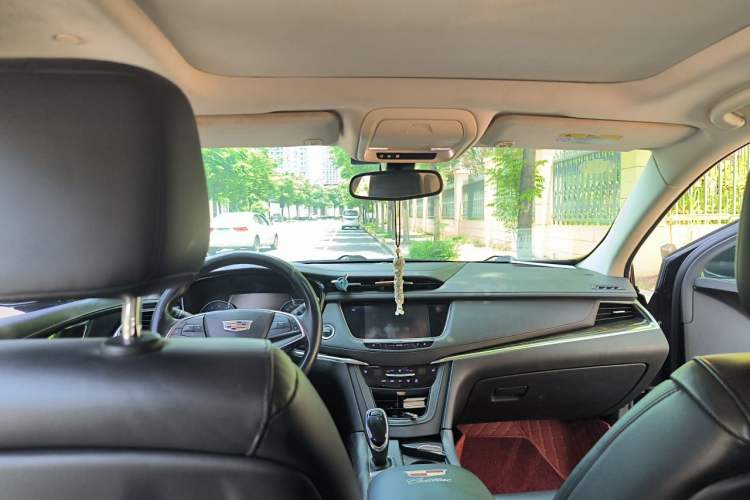 Used Cadillac XT5 2018 25T Luxury Model Headliner