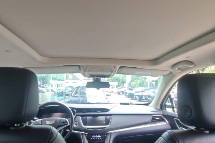 Used Cadillac XT5 2018 25T Luxury Model Headliner