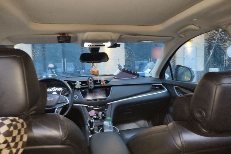 Used Cadillac XT5 2018 25T Luxury Model Headliner