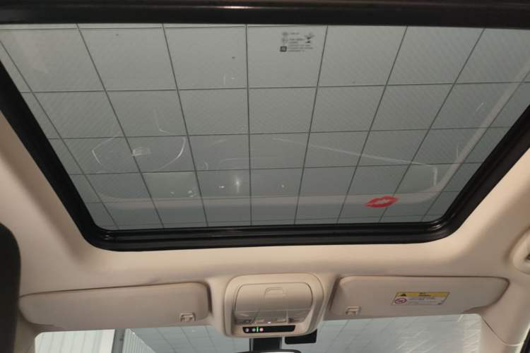 Used Cadillac XT5 2018 25T Luxury Model Headliner