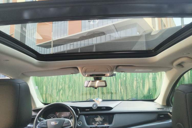 Used Cadillac XT5 2018 25T Luxury Model Headliner
