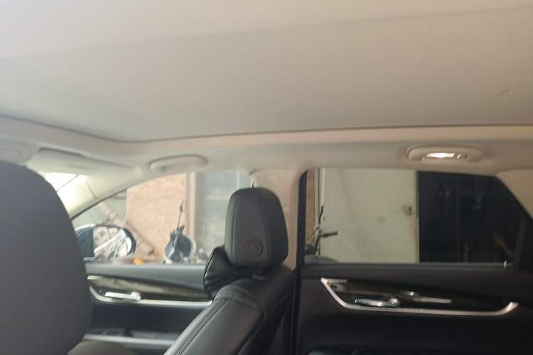 Used Cadillac XT5 2018 28T Four-Wheel Drive Luxury Model Headliner