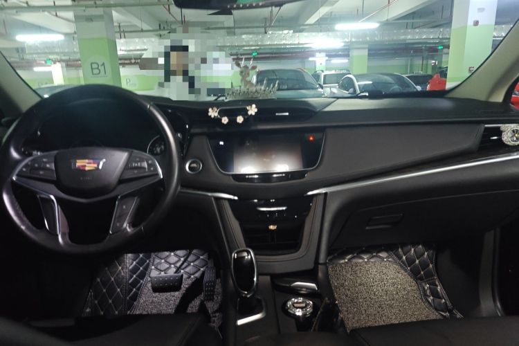 Used Cadillac XT5 2018 25T Luxury Model Headliner