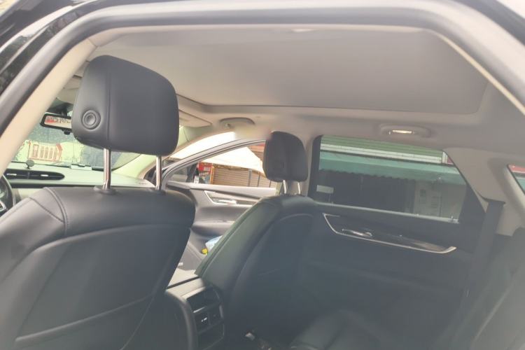Used Cadillac XT5 2018 25T Luxury Model Headliner