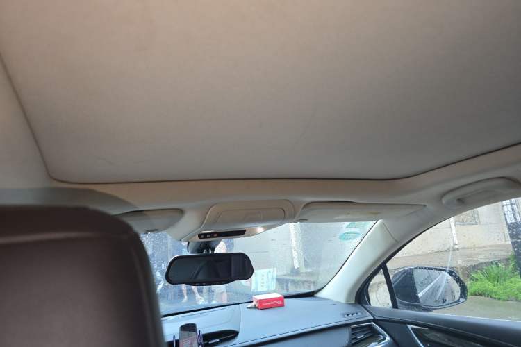 Used Cadillac XT5 2018 25T Luxury Model Headliner