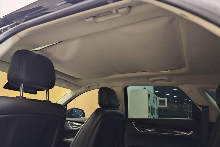 Used Cadillac XT5 2018 25T Luxury Model Headliner