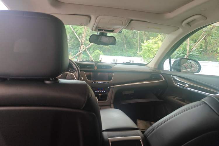 Used Cadillac XT5 2018 25T Luxury Model Headliner