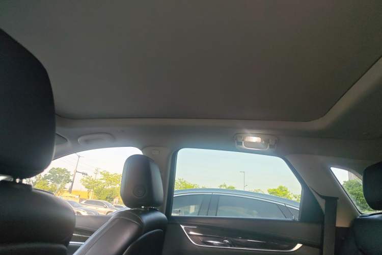 Used Cadillac XT5 2018 28T Four-Wheel Drive Luxury Model Headliner