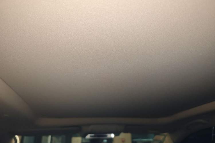Used Cadillac XT5 2018 25T Luxury Model Headliner