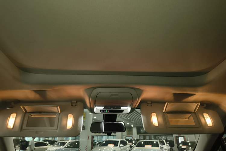 Used Cadillac XT5 2018 25T Luxury Model Headliner