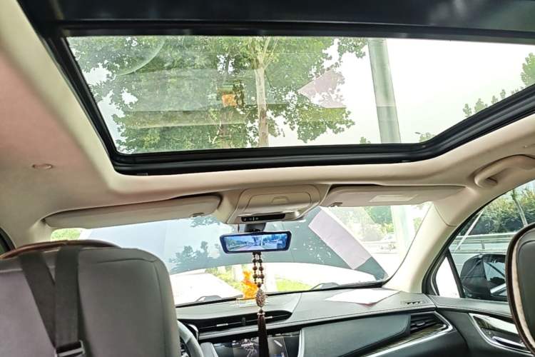 Used Cadillac XT5 2018 25T Luxury Model Headliner