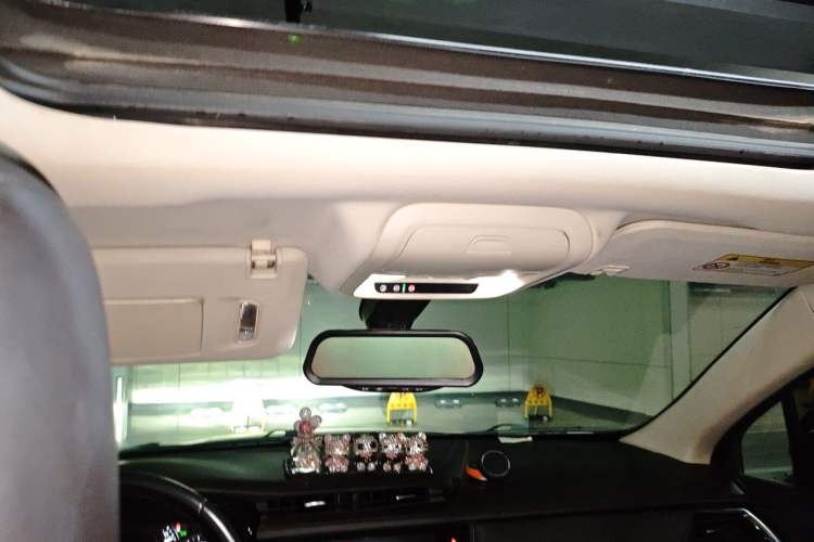 Used Cadillac XT5 2018 25T Luxury Model Headliner