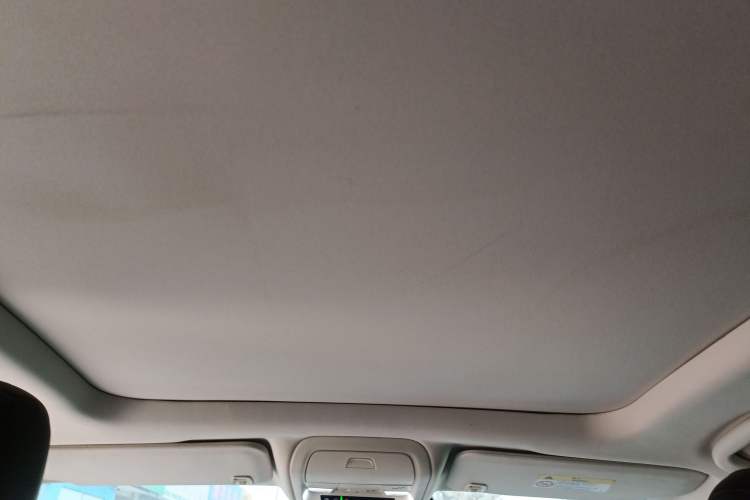 Used Cadillac XT5 2018 25T Luxury Model Headliner
