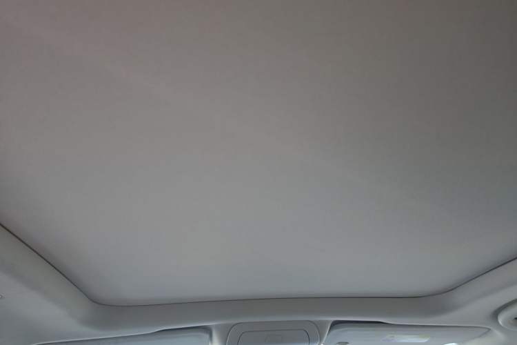 Used Cadillac XT5 2018 25T Luxury Model Headliner