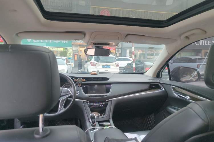 Used Cadillac XT5 2018 25T Luxury Model Headliner