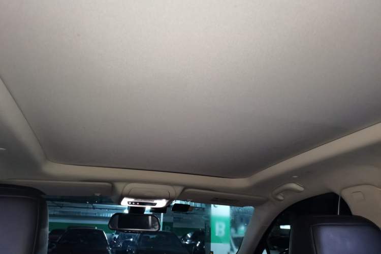 Used Cadillac XT5 2018 25T Luxury Model Headliner