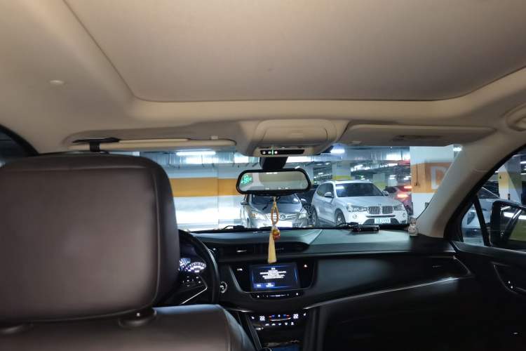 Used Cadillac XT5 2018 28T Four-Wheel Drive Luxury Model Headliner