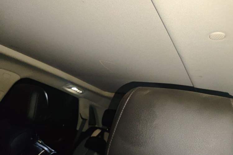 Used Cadillac XT5 2018 25T Luxury Model Headliner