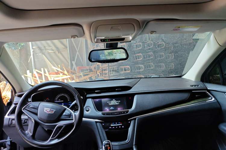 Used Cadillac XT5 2018 25T Luxury Model Headliner