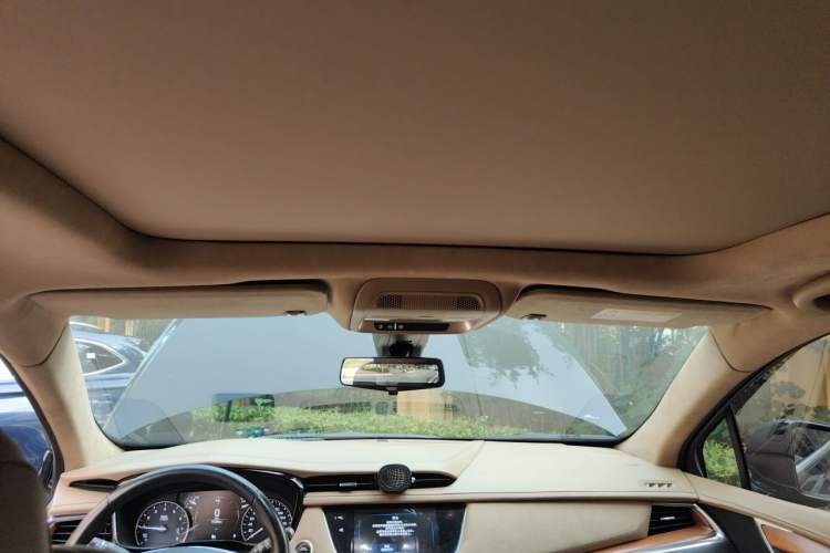 Used Cadillac XT5 2018 28E 4x4 Platinum Edition Headliner