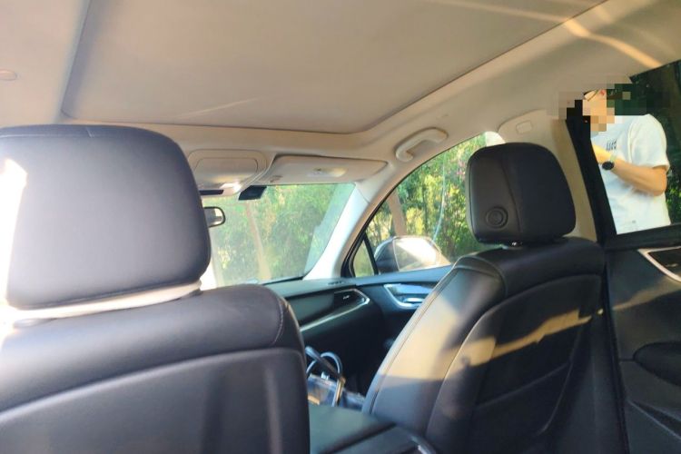 Used Cadillac XT5 2018 25T Luxury Model Headliner