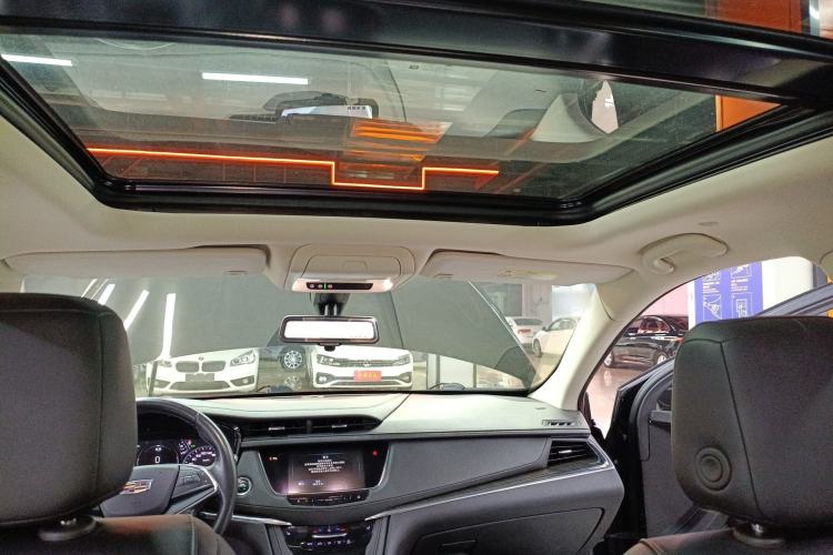 Used Cadillac XT5 2018 25T Luxury Model Headliner