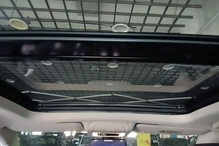 Used Cadillac XT5 2018 25T Luxury Model Headliner