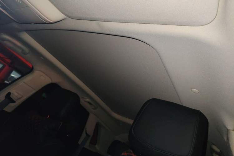 Used Cadillac XT5 2018 25T Luxury Model Headliner