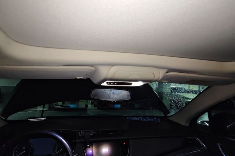 Used Cadillac XT5 2018 25T Luxury Model Headliner
