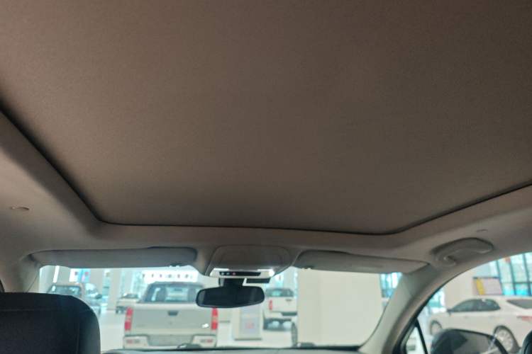 Used Cadillac XT5 2018 25T Luxury Model Headliner