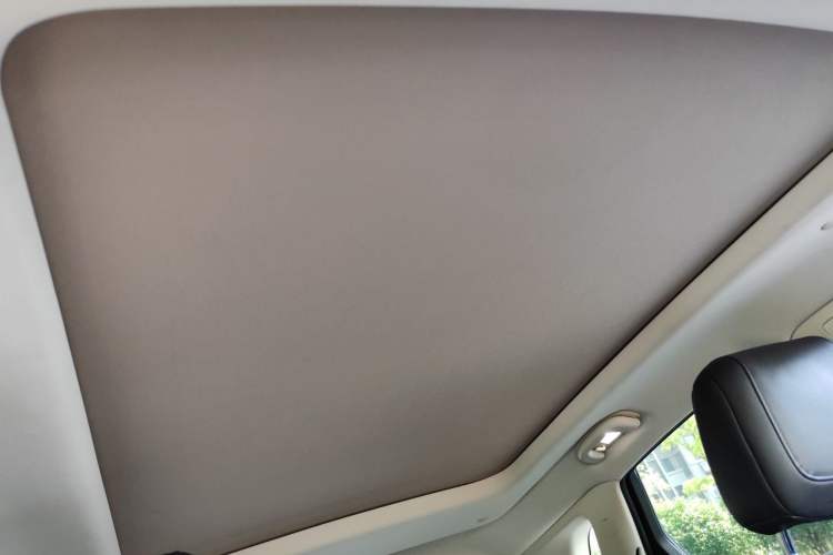 Used Cadillac XT5 2018 25T Luxury Model Headliner