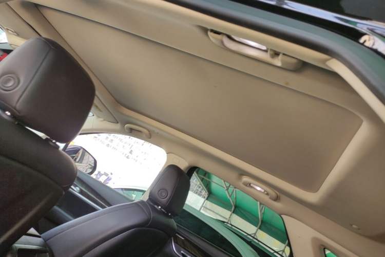 Used Cadillac XT5 2018 25T Luxury Model Headliner