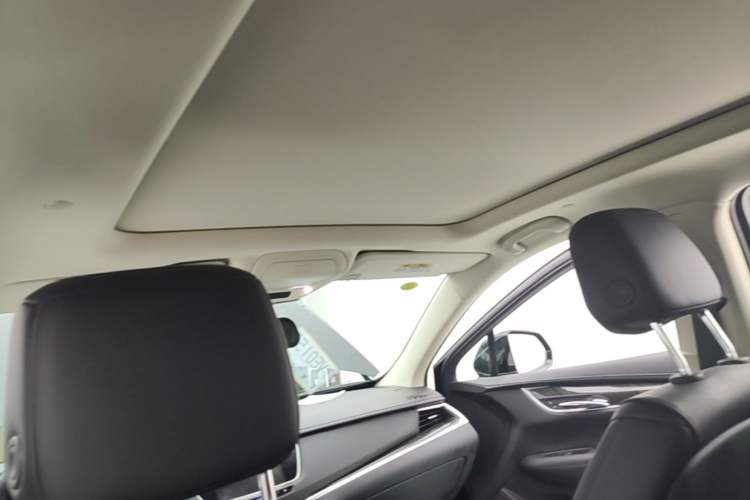 Used Cadillac XT5 2018 28T Four-Wheel Drive Luxury Model Headliner