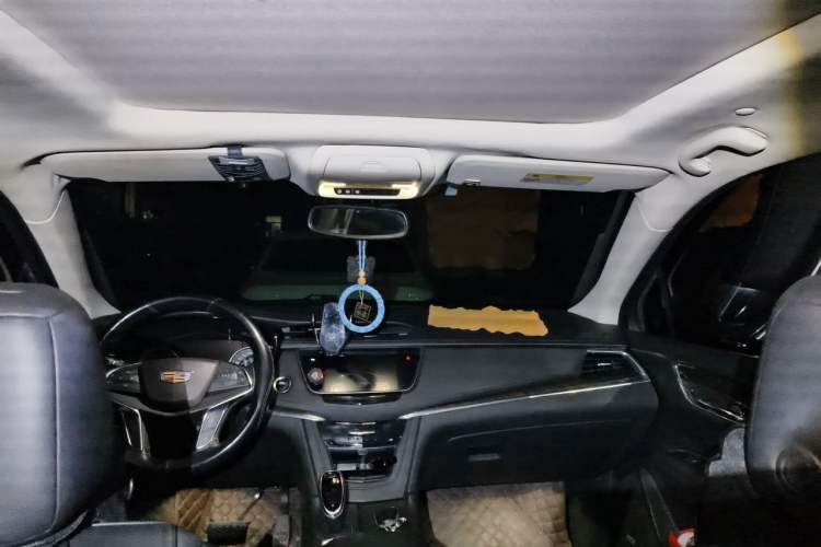 Used Cadillac XT5 2018 25T Luxury Model Headliner