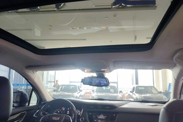 Used Cadillac XT5 2018 28T Four-Wheel Drive Luxury Model Headliner