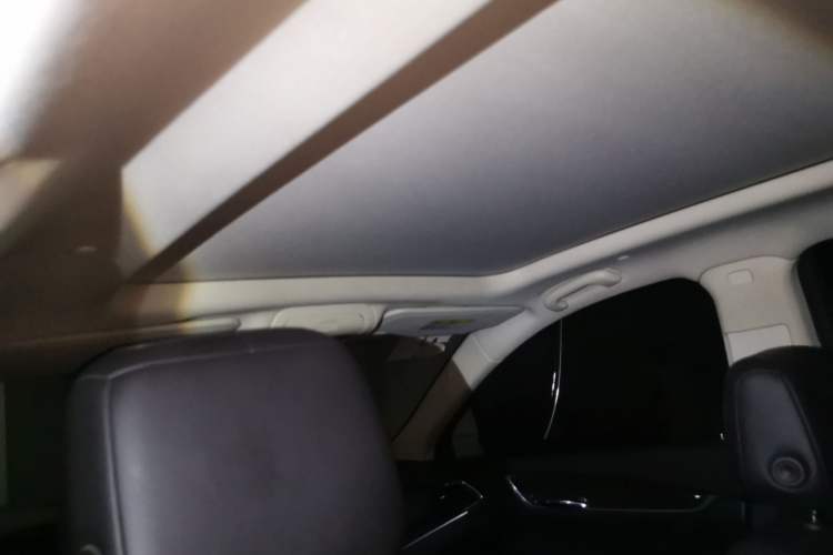 Used Cadillac XT5 2018 25T Luxury Model Headliner