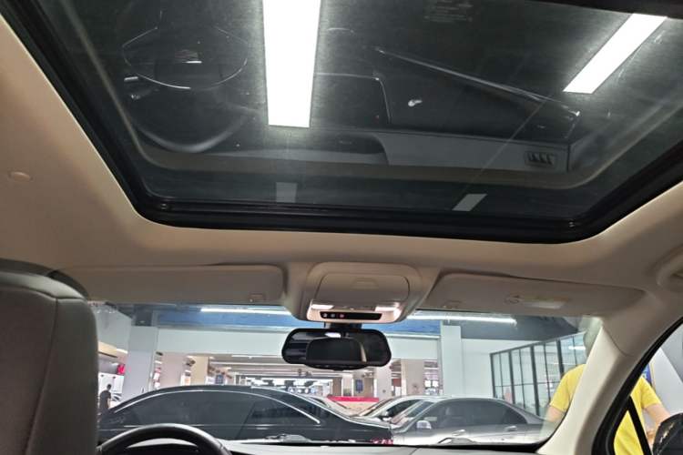 Used Cadillac XT5 2018 28T Four-Wheel Drive Luxury Model Headliner