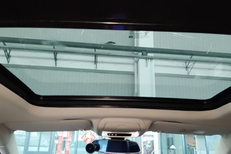 Used Cadillac XT5 2018 25T Luxury Model Headliner
