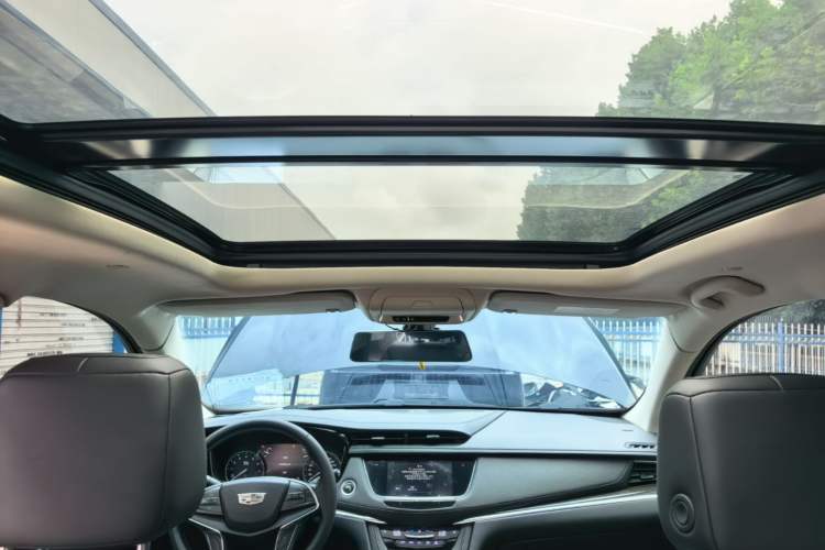 Used Cadillac XT5 2018 25T Luxury Model Headliner