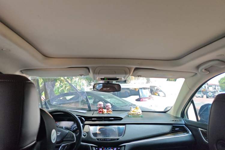 Used Cadillac XT5 2018 25T Luxury Model Headliner