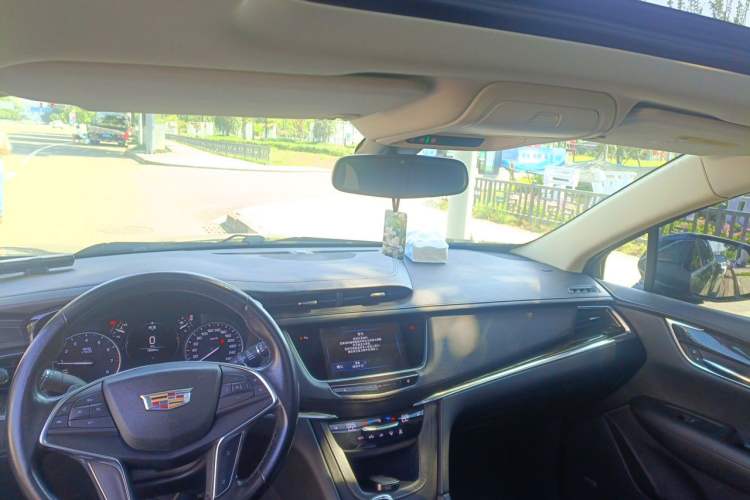 Used Cadillac XT5 2018 25T Luxury Model Headliner