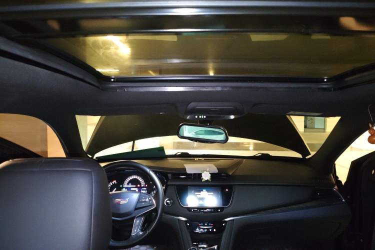 Used Cadillac XT5 2018 28E Four-Wheel Drive Tech Version Headliner