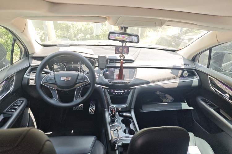 Used Cadillac XT5 2018 25T Luxury Model Headliner